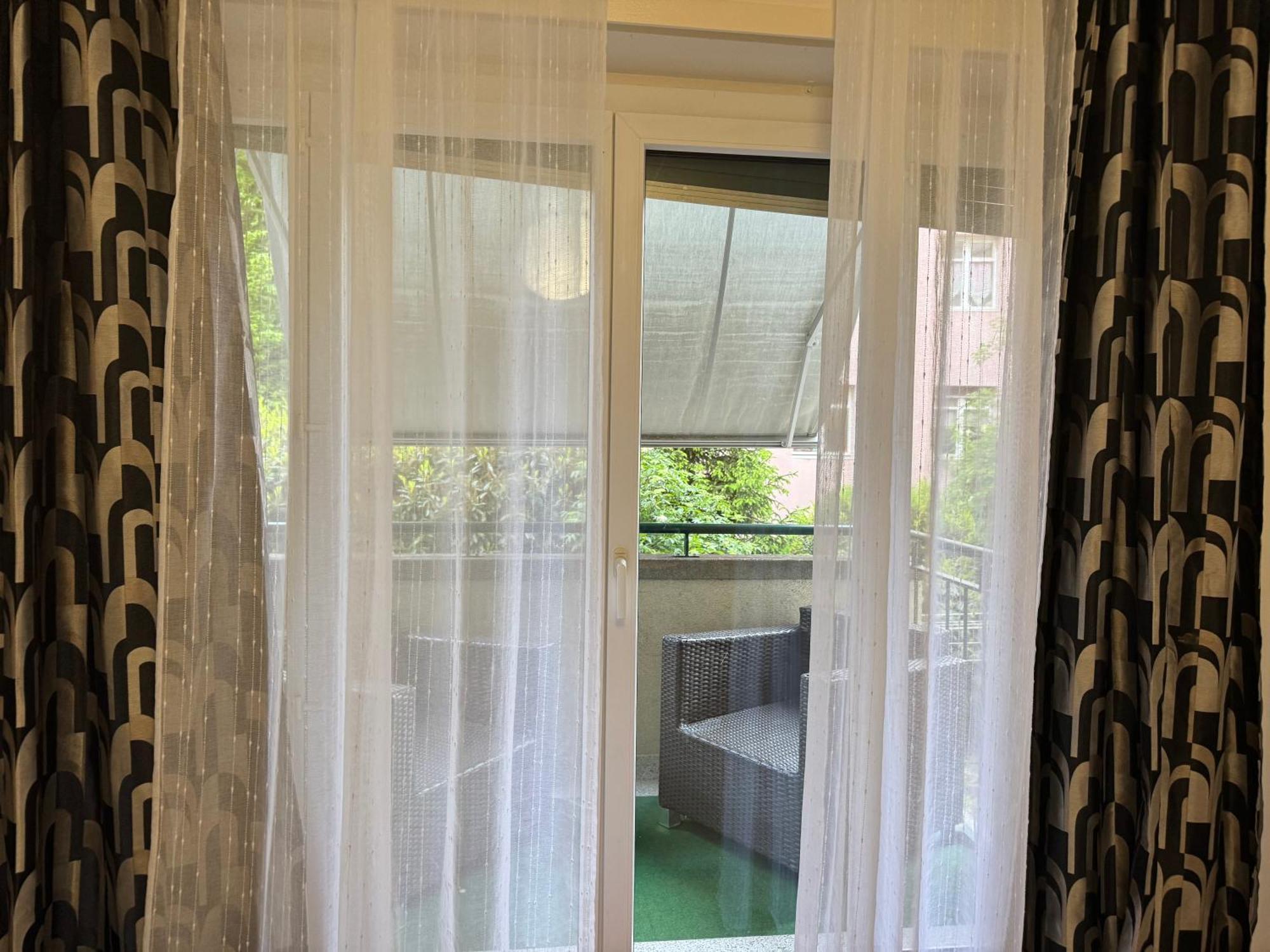 Apartahotel Confort Lausanne Exterior foto